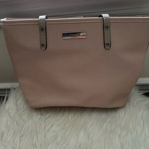 Nine West Tan  Women's Tote Bag great condition. S-P
